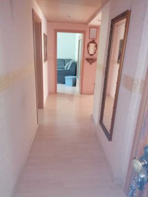 4Zimmer,Bad, Küche Flur ab sofort an ruhige Familie mit zwei Schulpflichtigen Kinder zu vermieten.