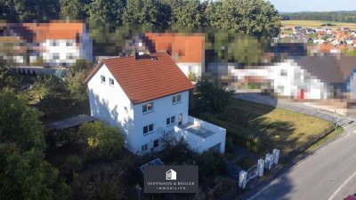 Haus mit 148 m² Wohnfläche, teils renoviert, viel Gestaltungsspielraum und großem Garten