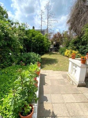 - Nähe Britzer Garten/ Reihenendhaus mit Terrasse, Keller und Garage -