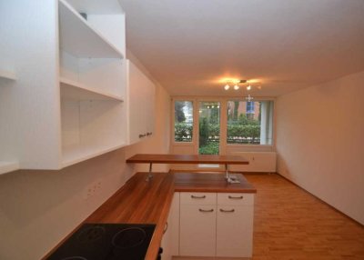 Geschmackvolle 1-Raum-Erdgeschosswohnung mit gehobener Innenausstattung mit Einbauküche in Hannover