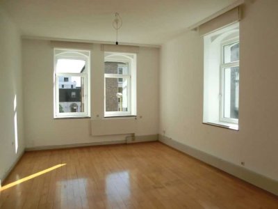 Schöne, helle + warme 2-Raumwohnung mit Balkon / bei TZ-Hausmeisterjob günstiger