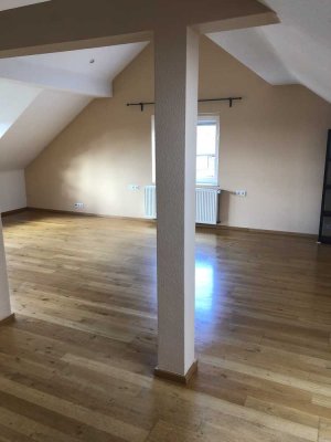 Gepflegte 2-Zimmer-Dachgeschosswohnung mit EBK in Bühl