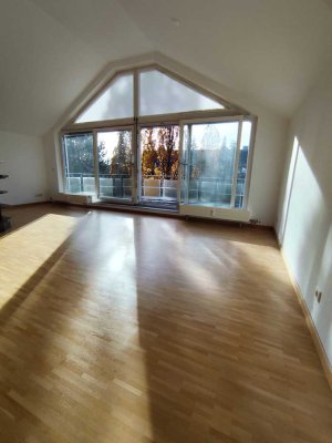 Helle 3-Zimmer Dachgeschosswohnung mit 2 Balkonen und 2 Tiefgaragenplätzen Stuttgart Vaihingen