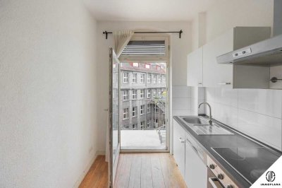 * Provisionsfrei! 3 Zimmer, top saniert, Balkon & Altbaucharme im Szeneviertel Gostenhof! *