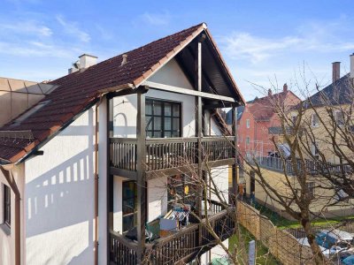 HELLE DACHGESCHOSSWOHNUNG IN PFERSEE MIT NEUWERTIGER EINBAUKÜCHE, TG-STELLPLATZ UND KELLER