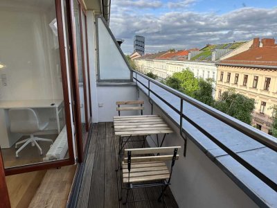 Bezugsfreie, neu modernisierte 2 Zimmer DG Maisonette Whg. Wrangelkiez, Kreuzberg, von privat