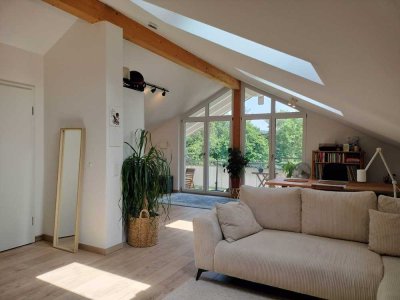 Helle 2-Zimmer-DG-Wohnung mit Balkon und EBK