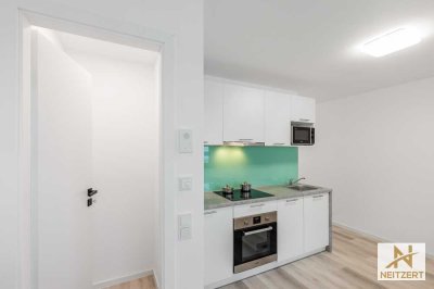 Wie neu:
Modernes und voll möbliertes Premium Studio!
Alles Inklusive.