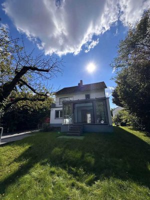 Charmantes Zweifamilienhaus mit Wintergarten-Highlight