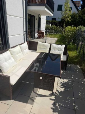Exklusive teilmöblierte 2-Zimmer-Neubauwohnung mit Designerküche, Terrasse & Garten