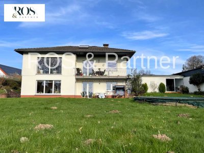 Idyllisches Zweifamilienhaus auf 1671m² großem Grundstück mit Pool und Sauna, vielseitig nutzbar!