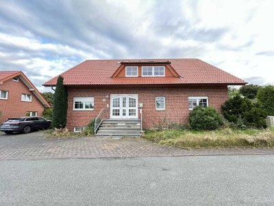 Großzügiges Zweifamilienhaus mit Doppelcarport und Garten in Marsberg-Essentho