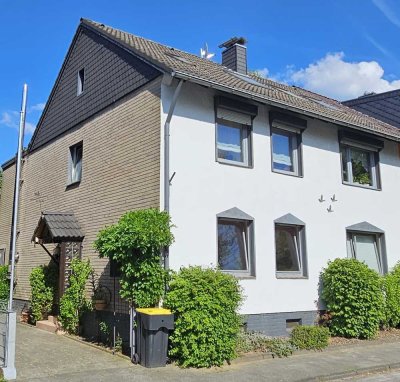Von privat: Mehrfamilienhaus in top Lage von Neuss-Gnadental