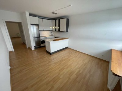 Teilsanierte 2-Zimmer-Wohnung in Tiefenbroich