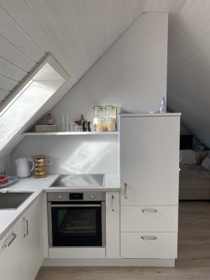Helle möblierte 1-Zimmer Wohnung mit moderner EBK, Balkon und TG-Stellplatz