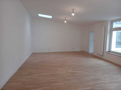 Außergewöhnliche 3 Zimmer Whg. 1.OG, Garage,104 qm, im Innenhof, absolut ruhig!