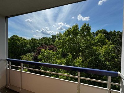 Perfekter Ausblick: 3-Zimmer-Eigentumswohnung mit Balkon und Einbauküche in Potsdam Am Stern