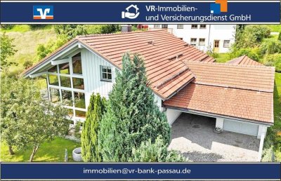 "Privilegiert leben in naturnaher Wohnlage"
Charmantes Familiendomizil mit reichlich Platz und viel