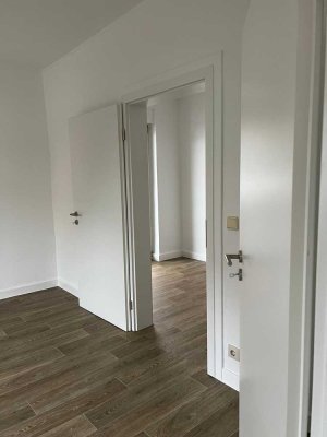 KH-Winzenheim; frisch renoviertes 6-Zimmer-Haus, hell, großzügig mit Balkon