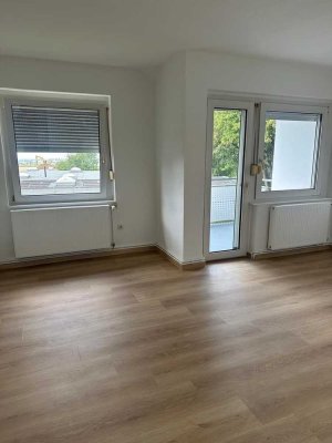 +++ Komplett sanierte 2 Zimmer Whg. mit Balkon & Tageslichtbad +++