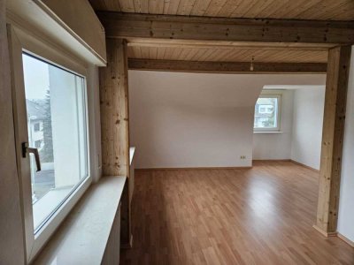2 Zimmer Dachgeschoßwohnung - fußläufig zu Innenstadt