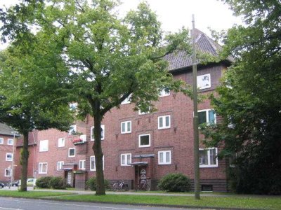 *Ab sofort* Renovierte Zwei-Zimmer-Erdgeschosswohnung mit ebenerdiger Dusche