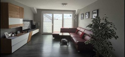 Stilvolle, neuwertige 3-Zimmer-Wohnung mit Balkon und Einbauküche in Oedheim
