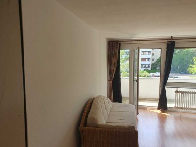 Gepflegte 1-Zimmer-Wohnung mit Balkon in der Buchenau (FFB) - teilmöbliert