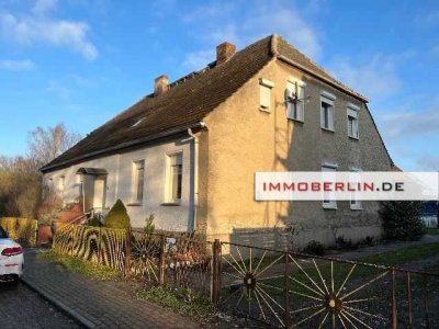 IMMOBERLIN.DE - Geräumiges Ein-/Zweifamilienhaus mit harmonischem Garten + Scheune mit Ausbaupotenti