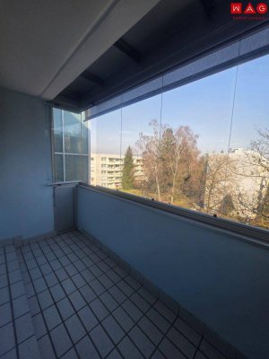 2-Raum-Wohnung am Bindermichl mit verglaster Loggia! Ab sofort!