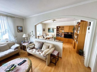 ***Unter dem Rundbogen: Lichtdurchflutete 2,5-Zimmer-Wohnung mit unverwechselbarem Charakter