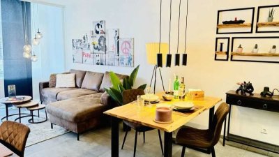Vollmöblierte 2-Zimmer-Wohnung mit großer Loggia, Aufzug & Tiefgaragenstellplatz in Köln-Zollstock