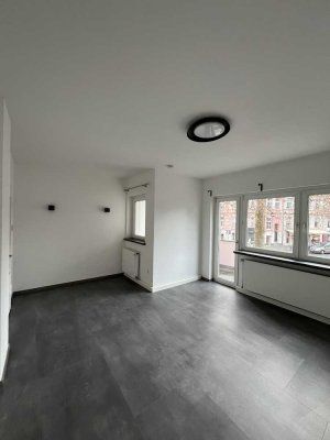 ! NEU ! sanierte möblierte 3- Zimmer Wohnung mit Balkon und Einbauküche ; Köln- Neustadt-Süd