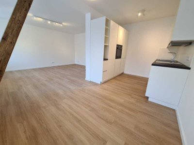 KL-City, 4 ZKB Maisonette-Wohnung, neue Einbauküche, Balkon, Tageslichtbad, Stellplatz