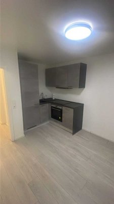 Stilvolle 2-Zimmer-Erdgeschosswohnung mit EBK und Terrasse nähe Porsche Zentrum in Zuffenhausen