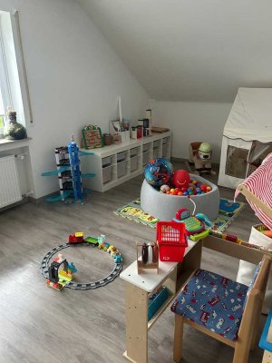 Moderne Dachgeschoßwohnung mit Balkon
