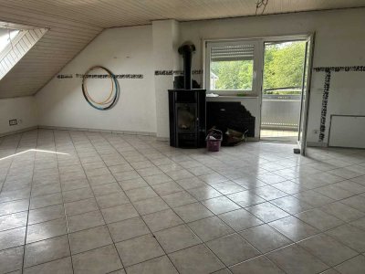 Geschmackvolle 4-Raum-DG-Wohnung mit Balkon und Garage in Wiesloch-Frauenweiler
