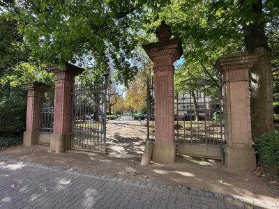 Freistehende 1920er-Jahre-Villa im Frankfurter Holzhausenviertel – von Privat
