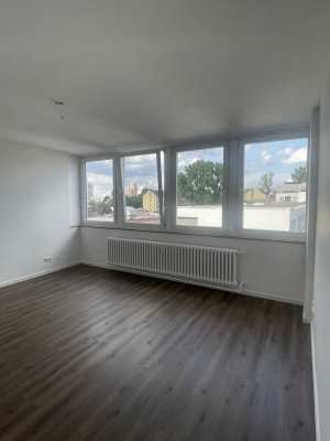 Köln-Zollstock: Erstbezug nach Sanierung -Helle & Moderne 3- Zimmer Wohnung