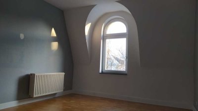 Helle, ruhige 3 Zimmer Dachgeschoßwohnung in saniertem Altbau