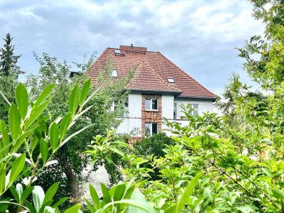 Stilvolles Mehrfamilienhaus mit 3 Wohneinheiten in grüner Wohnlage