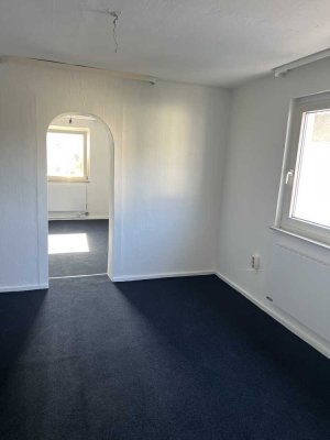 Haus mit 11 Zimmern, 5 Küchen und 6 Garagen in Darmstadt – ideal für Handwerker, Firmen oder große F