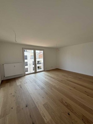 Erstbezug nach Sanierung - 3 Zimmer-Wohnung mit EBK und Balkon in Frankfurt-Gallus