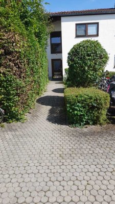 Von Privat Gut vermietete geschmackvolle 2-Raum-Maisonette-Wohnung mit Einbauküche in Geretsried