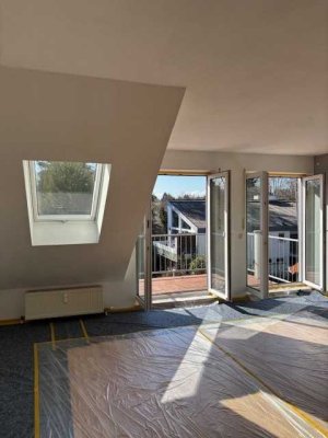 MZ-Oberstadt/ vis-à-vis Rosengarten - Großzügige 3 ZKB-Maisonettewohnung mit Balkon u. TG-Stellplatz