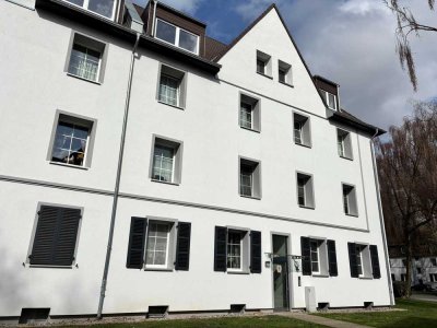 Stilvolle, neu ausgebaute Dachgeschosswohnung am Waldrand – Erstbezug!