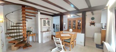 Stilvolle Maisonette-Wohnung mit zwei Balkon