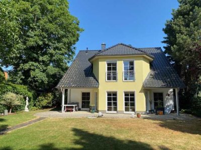 TRAUMHAUS mit Doppelgarage und Garten