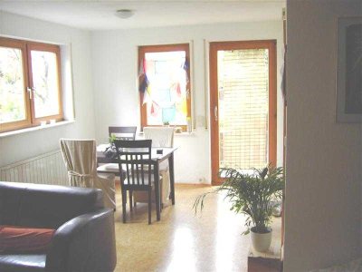 Gepflegte 2-Raum-Wohnung mit Einbauküche in Ditzingen-Heimerdingen