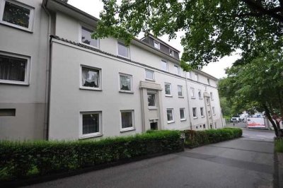 Moderne Erdgeschosswohnung mit Balkon ins Grüne – ab sofort verfügbar